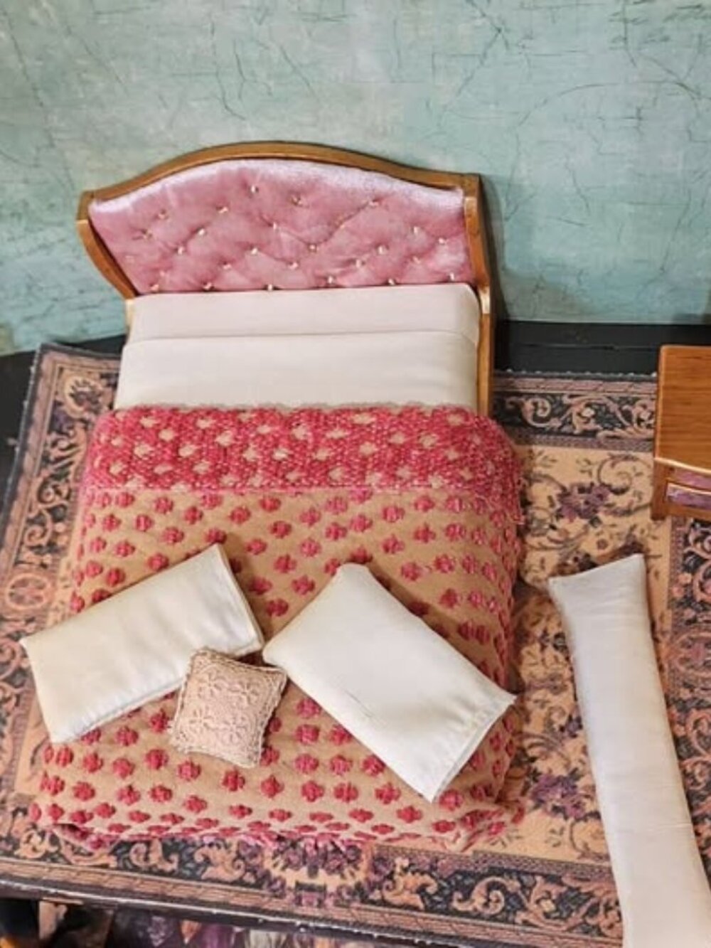 Dollhouse Miniature Bedroom Set Artist Customized - Picture 6 of 10
